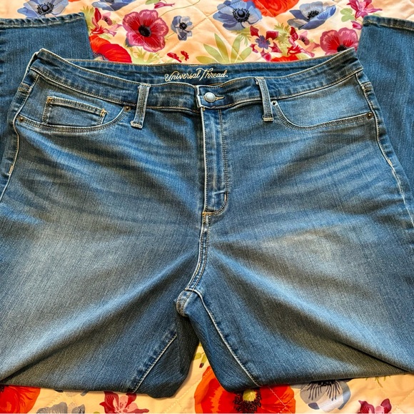 Universal Thread Women’s Size 18/34 Blue Jeans NWOT Nice - Picture 9 of 16